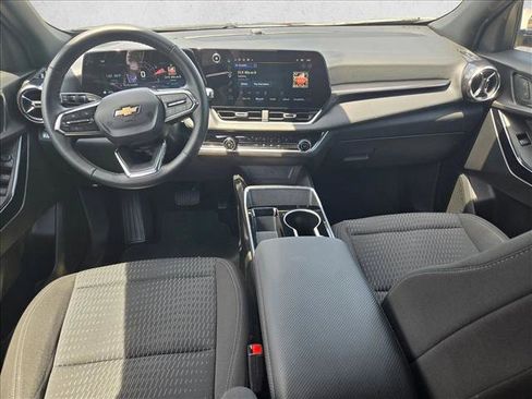 Used 2025 Chevrolet Equinox LT AWD/4WD image 16