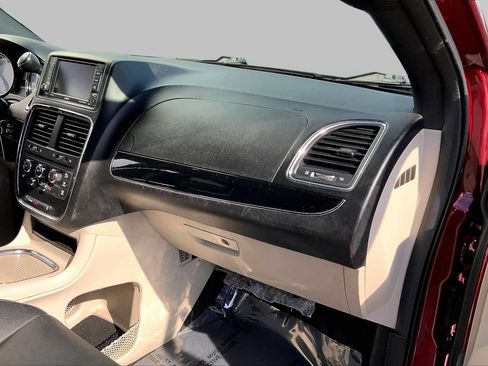 Used 2019 Dodge Grand Caravan SXT FWD image 18