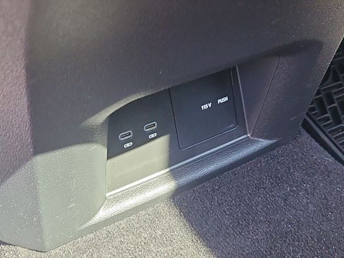 Certified 2023 Volkswagen Atlas SEL AWD/4WD image 16