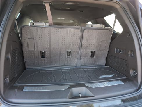 Used 2024 Chevrolet Tahoe Z71 w/ Luxury Package image 32