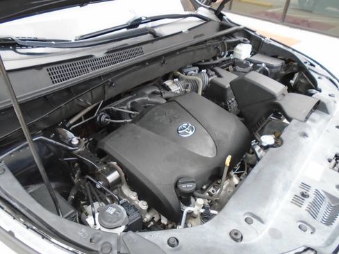 Used 2019 Toyota Highlander LE image 20