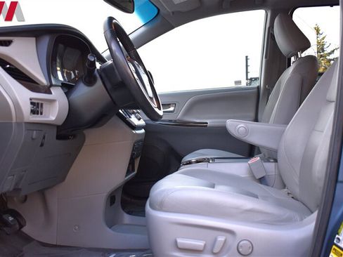 Used 2017 Toyota Sienna XLE Premium w/ Protection Package AWD/4WD image 10