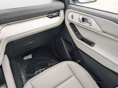 New 2026 Ford Explorer Active w/ Active Comfort Package image 21