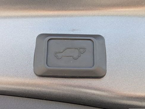 Used 2021 Toyota RAV4 XLE Premium FWD image 15