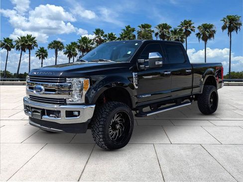 Used 2017 Ford F250 Lariat w/ Chrome Package image 4