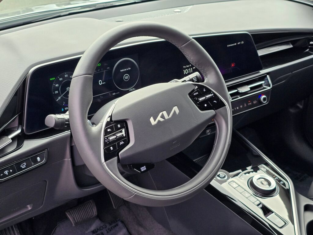 Certified 2024 Kia Niro Wind w/ Wind Preserve Package FWD image 12