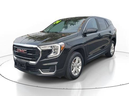 Used 2024 GMC Terrain SLE image 3