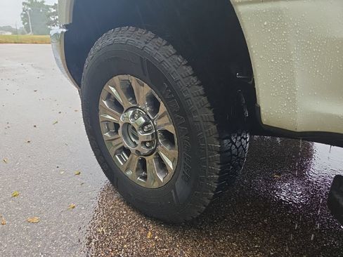 Used 2019 Ford F250 XLT w/ XLT Premium Package AWD/4WD image 9