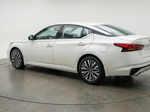Used 2025 Nissan Altima 2.5 SV FWD image 6