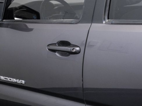 Used 2017 Toyota Tacoma SR5 image 34