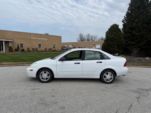 Used 2002 Ford Focus SE image 2