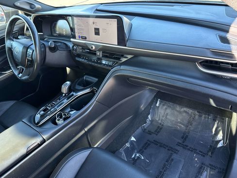 Used 2024 Toyota Crown Limited image 18