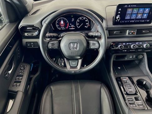 Used 2025 Honda Pilot TrailSport image 24