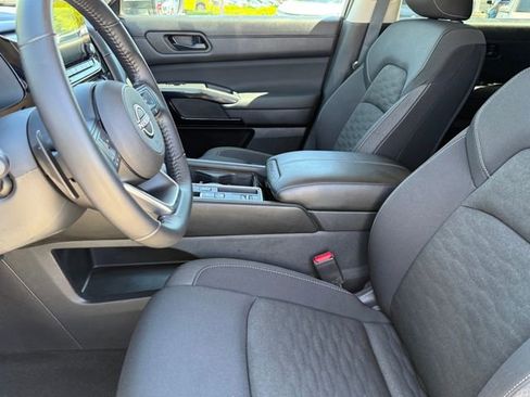 Used 2025 Nissan Pathfinder SV FWD image 13