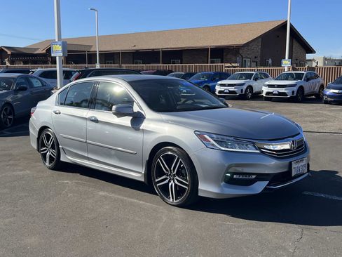 Certified 2017 Honda Accord Touring image 30