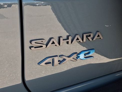 Used 2025 Jeep Wrangler Unlimited Sahara AWD/4WD image 31