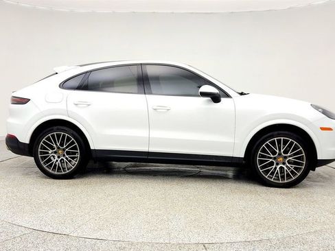 Used 2023 Porsche Cayenne Platinum Edition image 4