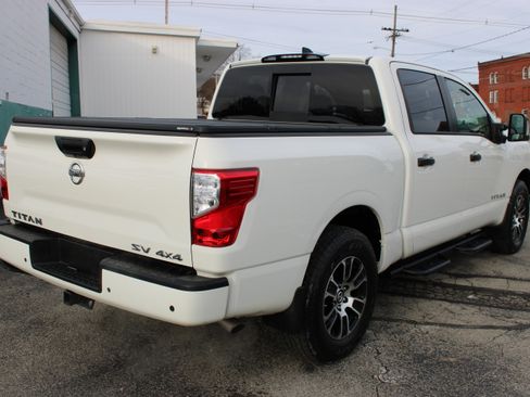 Certified 2022 Nissan Titan SV w/ SV Convenience Package image 8