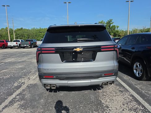 Used 2025 Chevrolet Traverse LT FWD image 4