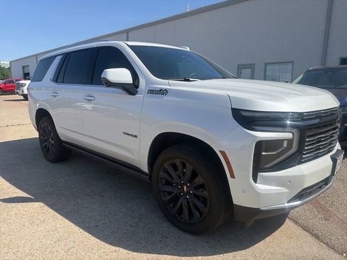 Used 2025 Chevrolet Tahoe High Country AWD/4WD image 2