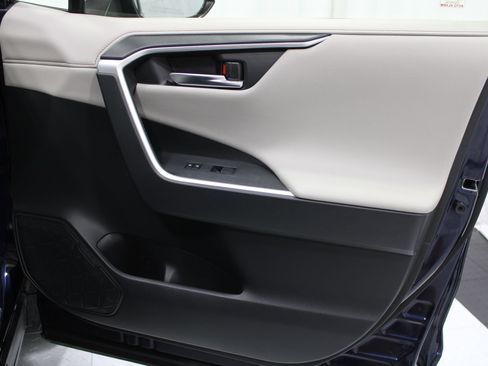 Used 2019 Toyota RAV4 Limited AWD/4WD image 25