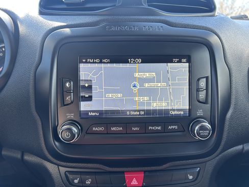 Used 2016 Jeep Renegade Trailhawk w/ Premium Trailhawk Package AWD/4WD image 19
