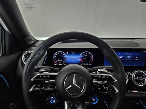 Used 2025 Mercedes-Benz GLB 35 AMG 4MATIC image 40