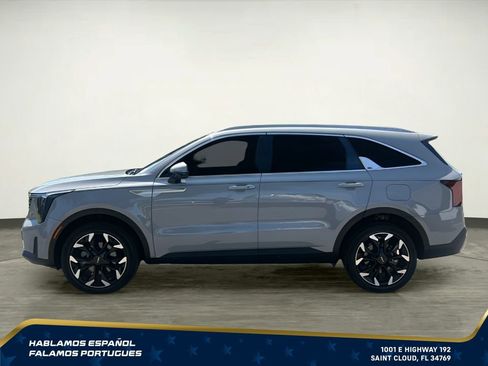 Used 2025 Kia Sorento EX w/ Panoramic Sunroof Package AWD/4WD image 3