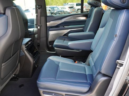 Used 2025 Cadillac Escalade IQ Luxury 2 w/ LPO, Premium Carpet Package AWD/4WD image 17