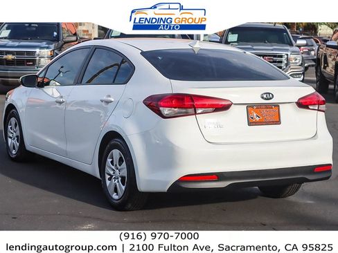 Used 2018 Kia Forte LX image 2