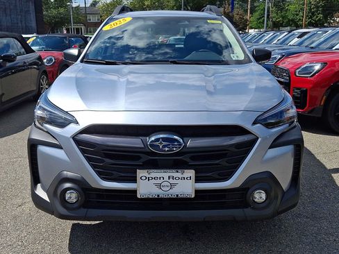 Used 2025 Subaru Outback AWD/4WD image 2