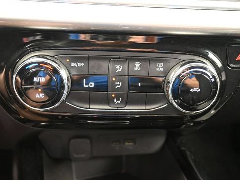 Used 2025 Chevrolet Trax LT FWD image 12