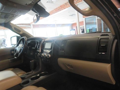 Used 2018 Toyota Sequoia Limited w/ Safety & Convenience Package AWD/4WD image 35