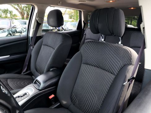 Used 2016 Dodge Journey SE w/ Flexible Seating Group image 6