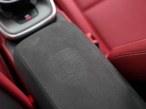 Used 2024 Porsche 911 Carrera w/ Premium Package image 24