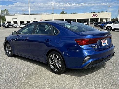 Used 2022 Kia Forte LXS w/ LXS Technology Package FWD image 5