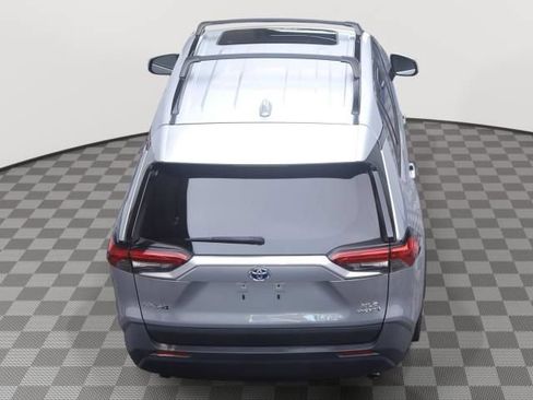 Used 2022 Toyota RAV4 XLE Premium AWD/4WD image 7