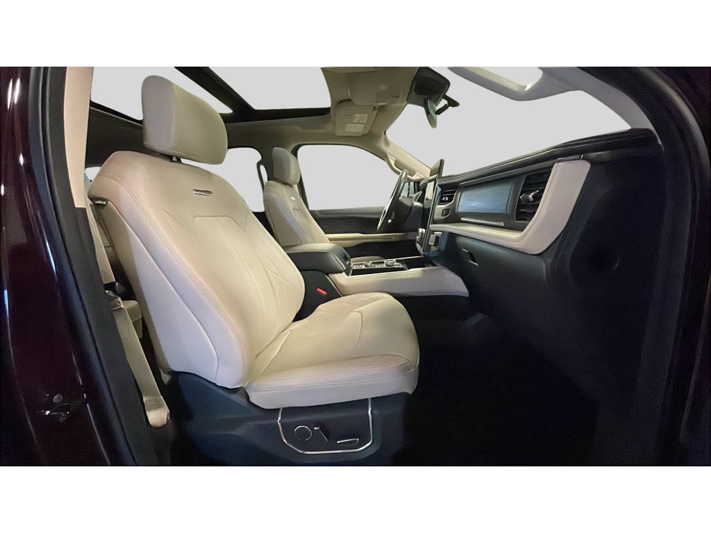 Used 2024 Ford Expedition Platinum AWD/4WD image 19