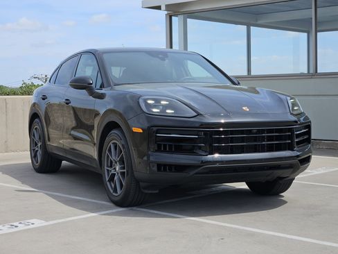 Certified 2025 Porsche Cayenne Coupe image 10