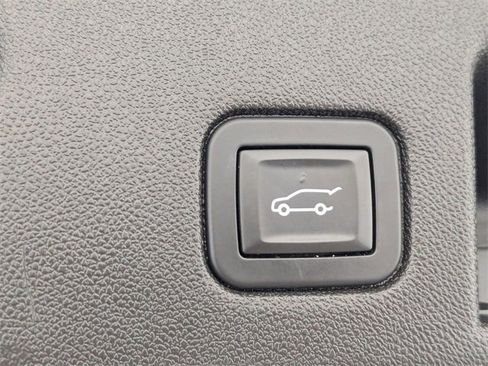 Used 2018 Chevrolet Equinox LT image 29