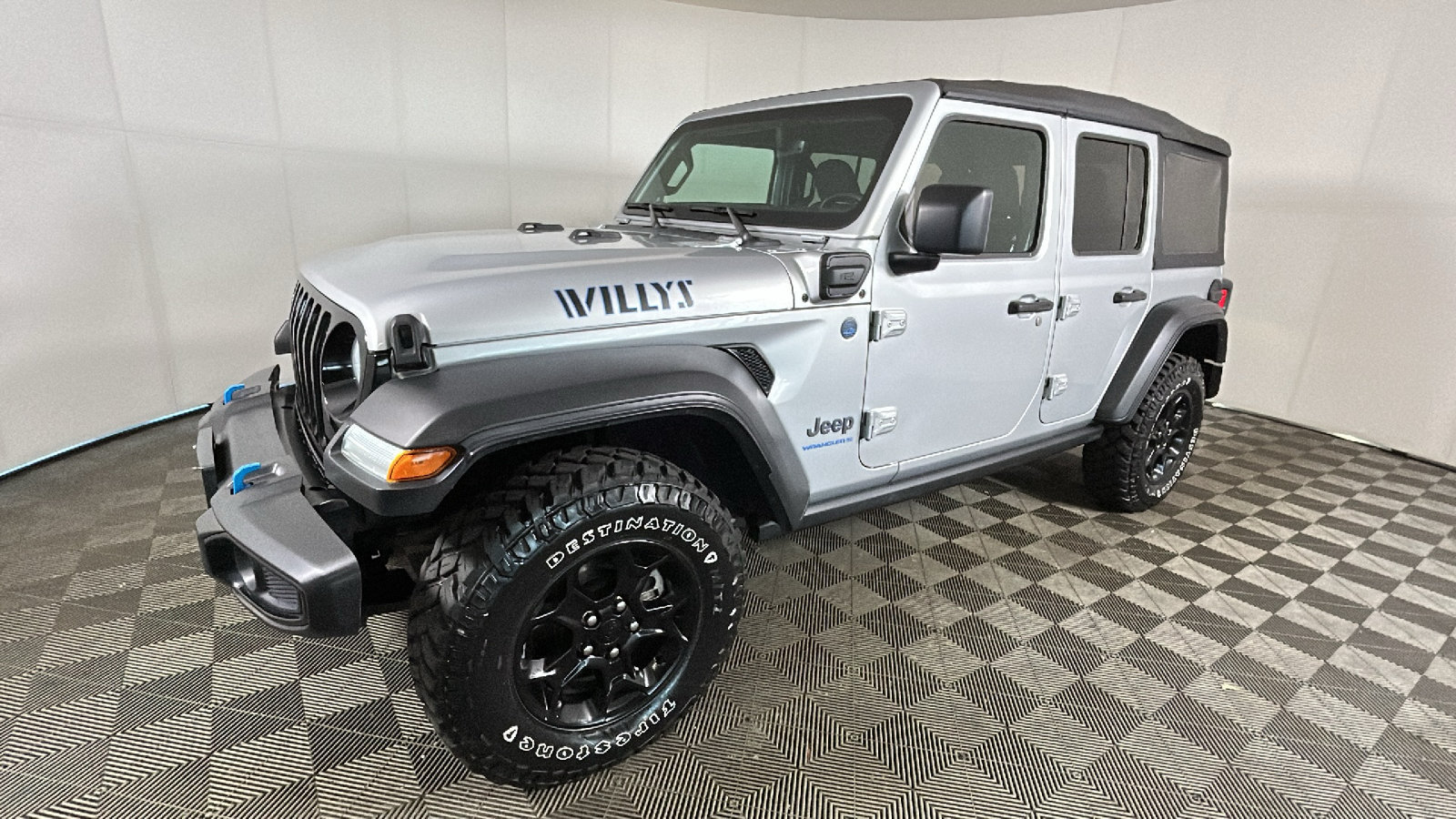 Used 2023 Jeep Wrangler Unlimited w/ Cold Weather Group AWD/4WD image 8