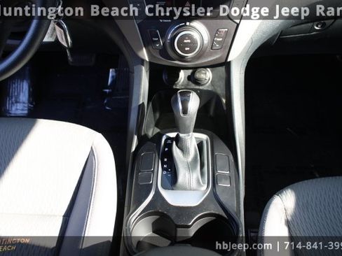 Used 2018 Hyundai Santa Fe SE image 13