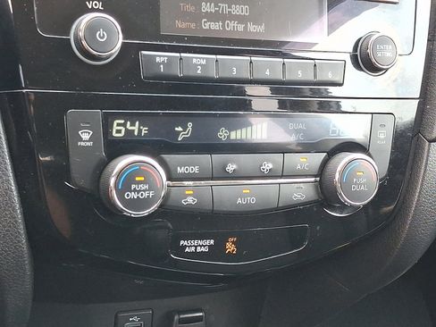 Used 2017 Nissan Rogue SV AWD/4WD image 17