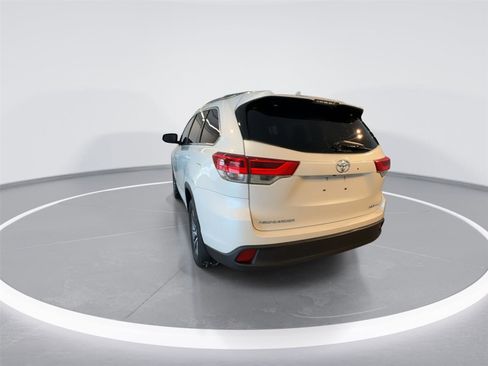 Used 2019 Toyota Highlander XLE image 6