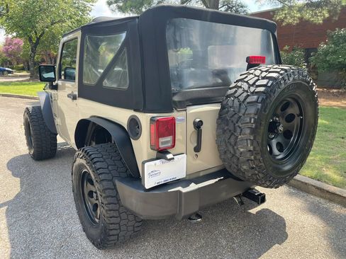Used 2017 Jeep Wrangler Sport AWD/4WD image 3