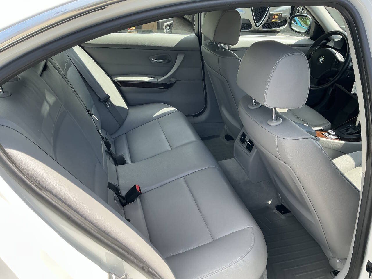 Used 2011 BMW 335i xDrive Sedan AWD/4WD image 31