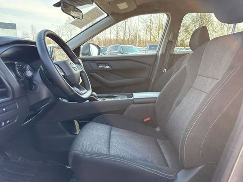 Used 2025 Nissan Rogue SV image 9