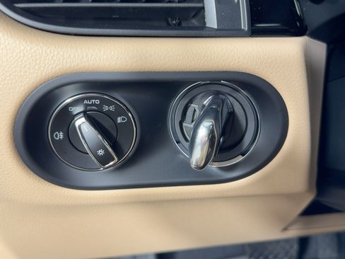 Certified 2026 Porsche Macan AWD/4WD image 25
