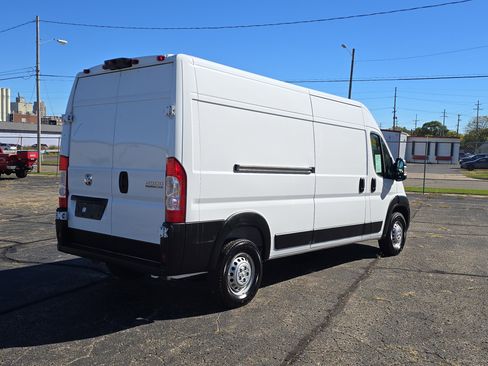 Used 2025 RAM ProMaster 2500 w/ Convenience Group image 4