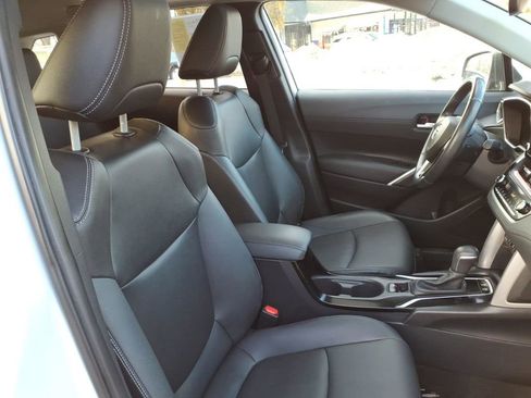 Used 2022 Toyota Corolla Cross XLE w/ Convenience Package image 24